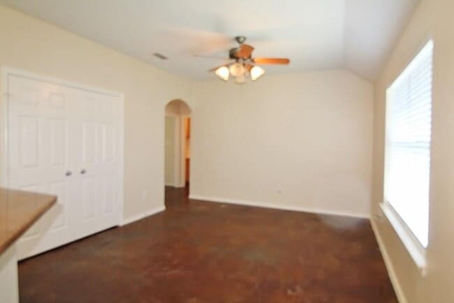 Building Photo - 100 Sunburst Ct