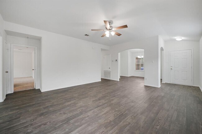 Building Photo - 272 Feathergrass Dr