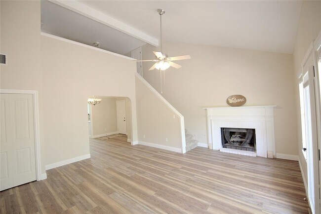 Building Photo - 3880 Williamsburg Cir