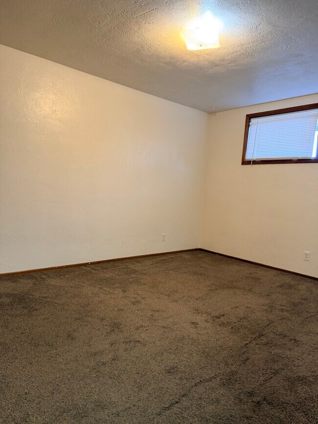 Foto del edificio - 539 W Crest Dr