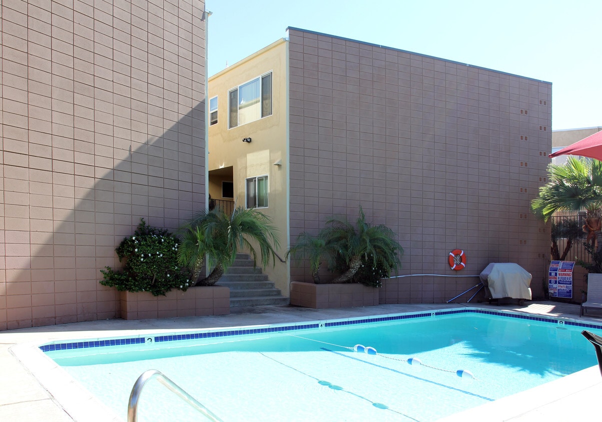 Pool - Mission Crest