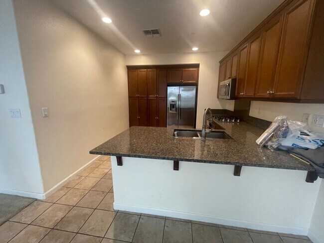 Foto del edificio - 3 Bedrooms in Paseo Del Norte of Roseville