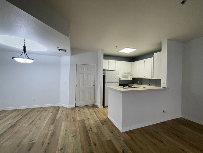 Building Photo - 535 Magnolia Ave