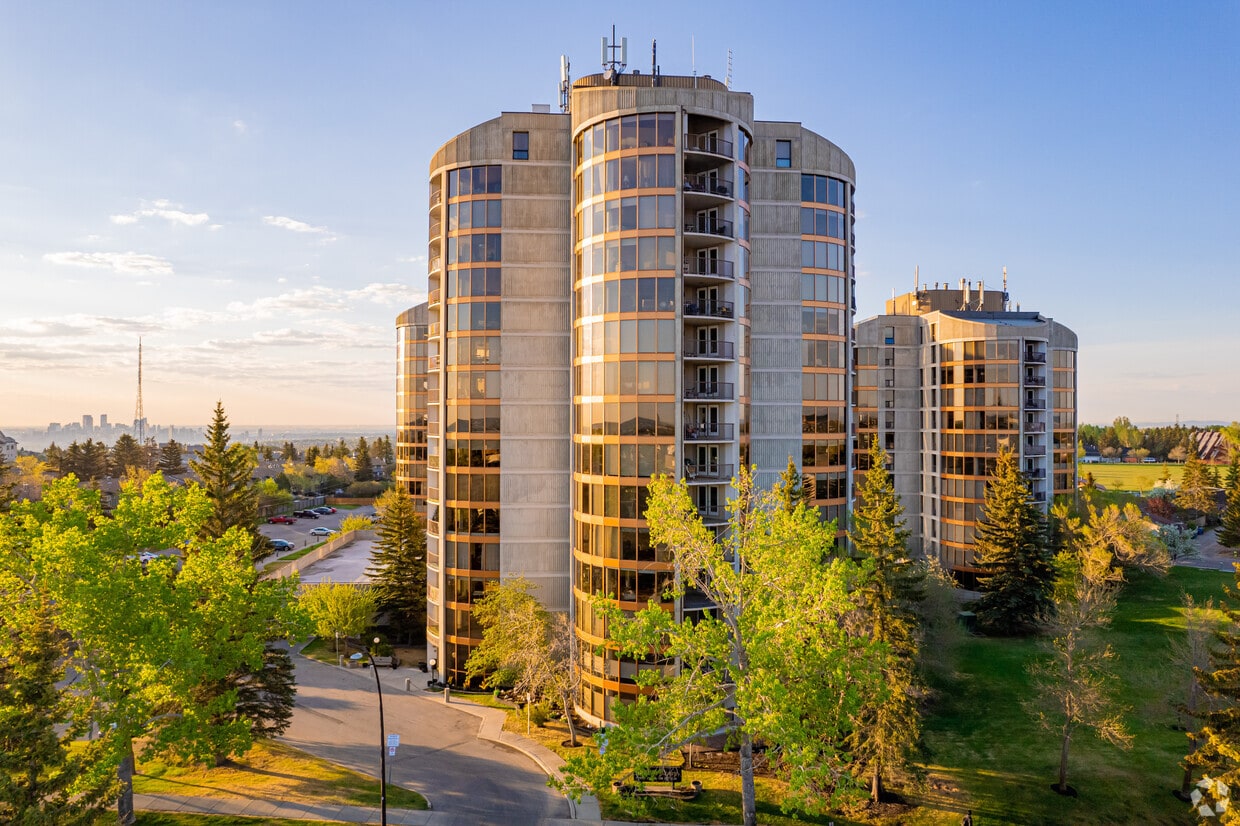 7030 Coach Hill Rd SW, Calgary, AB T3H 1E4 Apartments 7030 Coach Hill