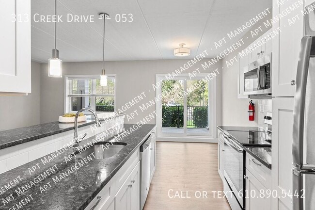 Foto del edificio - 313 Creek Dr