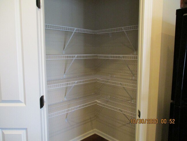 Building Photo - Village at Olentangy Crossing 0081