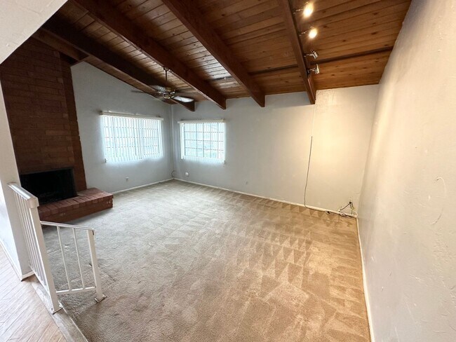 Foto del edificio - Beautiful 3 bed/2 bath unit in Huntington Beach