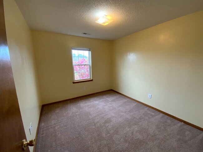 Building Photo - 3 Bd 2 Ba in Cherrywoods