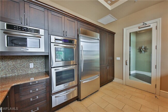 Foto del edificio - 9115 Strada Pl