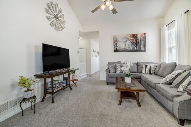 Foto del edificio - Charming 3BR Condo in Fountain