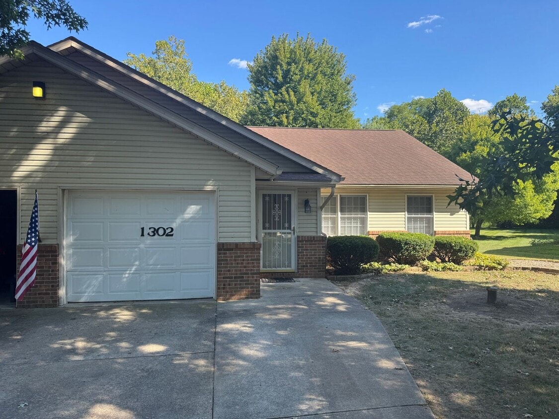 Primary Photo - 2 bedroom for rent