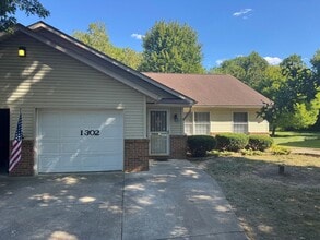 Building Photo - 1302 Frank Dr