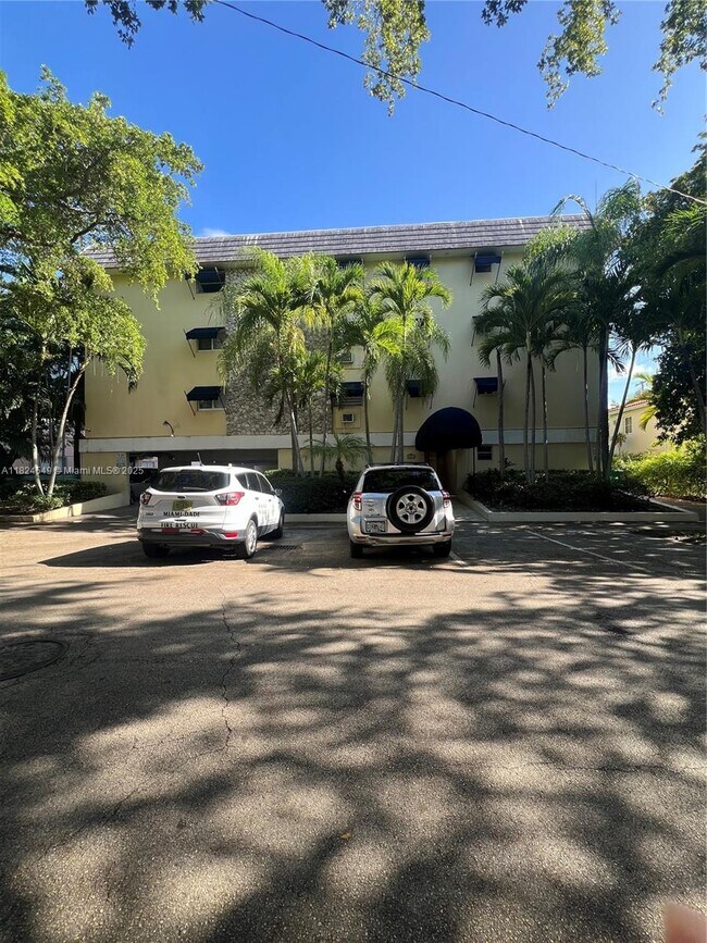 Foto del edificio - 427 Santander Ave