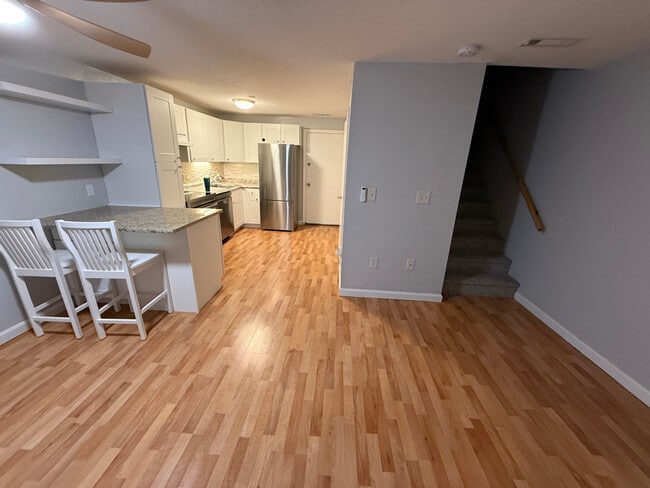 Foto del edificio - 105 Elmwood Dr