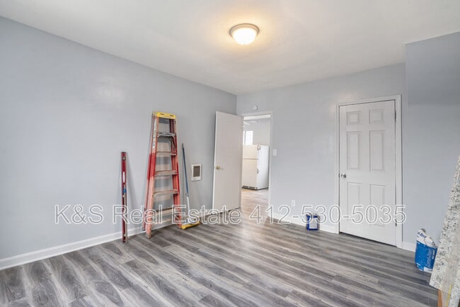 Building Photo - 126 Lynnwood Ave