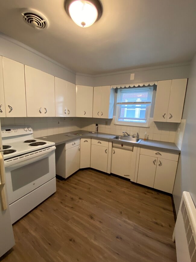 961 Queen St Unit Apt. 1, Pottstown, PA 19464 Condo for Rent in