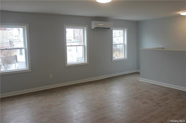 Building Photo - 132 Depew Ave