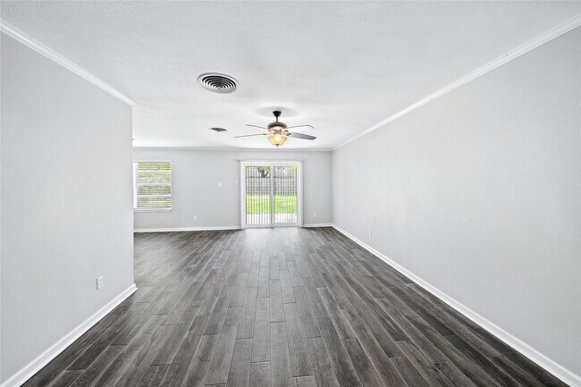 Foto del edificio - 9003 Bintliff Dr