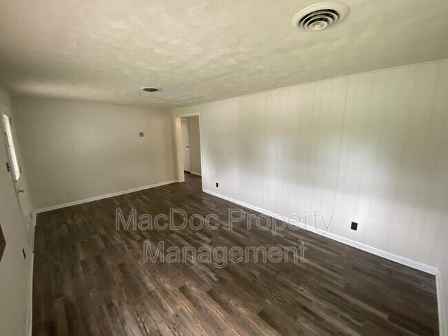Building Photo - 10935 Deerfield Dr
