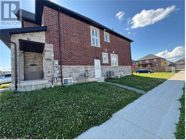 Building Photo - 45 Callon Dr
