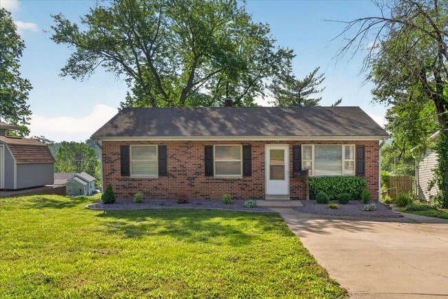 Building Photo - 21 Fern Ridge Ave