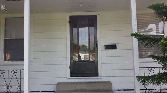 Foto del edificio - 423 Fairview Dr