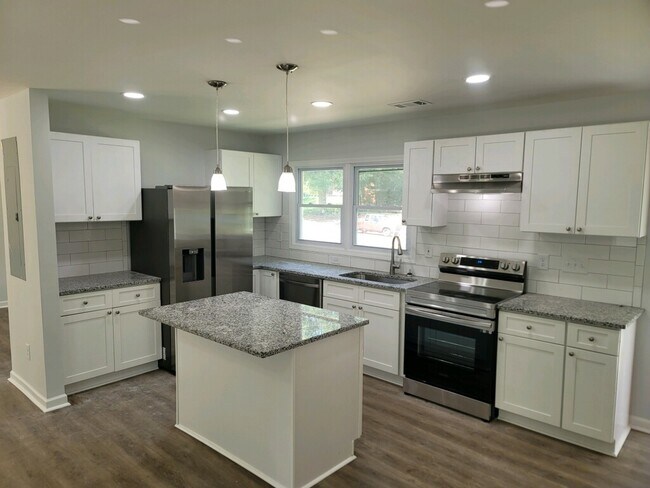 Kitchen - 2237 Panstone Dr SW