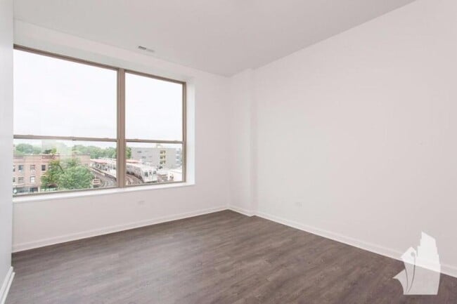 Building Photo - 3 bedroom in Chicago IL 60613