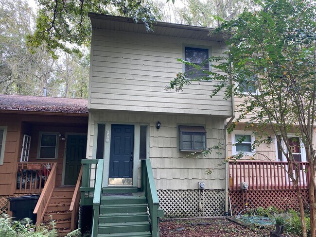 Foto del edificio - 1730 Beechwood Cir N
