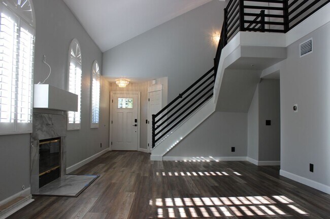 Foto del edificio - 9165 1/2 Noble Avenue