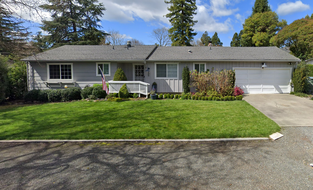 Foto principal - 3bd/2ba House Close to Downtown Kenwood!