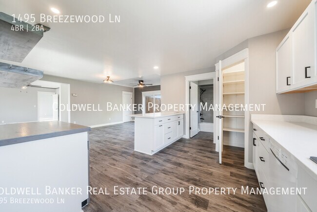 Building Photo - 1495 Breezewood Ln