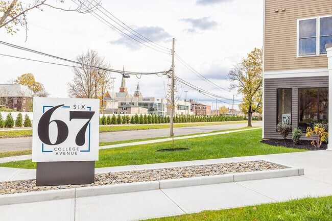Foto del edificio - Six67 College Avenue