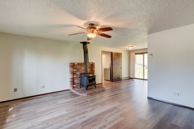 Building Photo - 3 Bedroom, 2 Bath with Garage and Fenced Yard