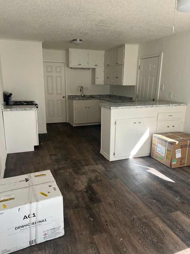 Building Photo - One Bedroom!