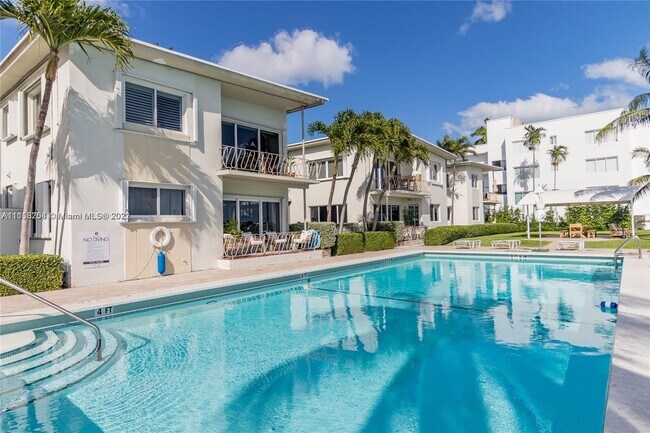 Building Photo - 1100 Venetian Way