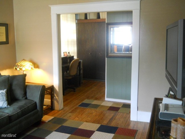 Building Photo - 1 br, 1 bath Duplex - 422 Leonard St NE