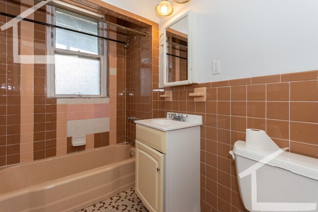 Building Photo - 198 Saint Paul St