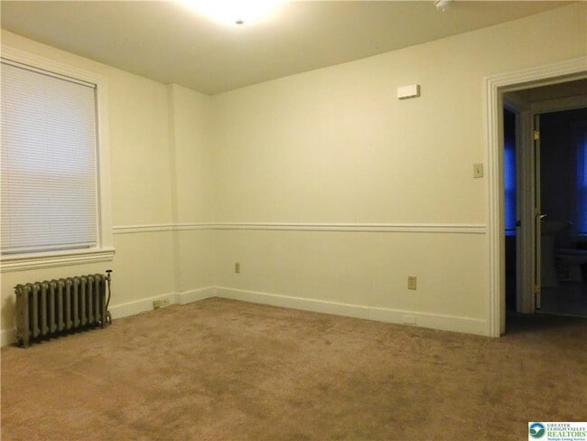 Building Photo - 826 Main St