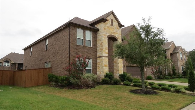 Building Photo - 11002 Giffnock Dr
