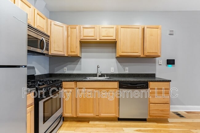 Foto del edificio - 3210 E Fairmount Ave