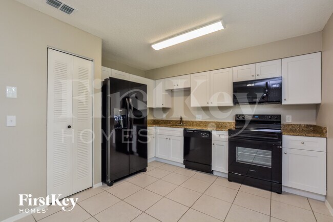 Building Photo - 2927 Arrendonda Dr