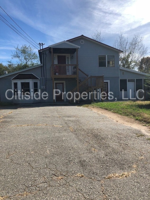 252 Weeping Willow Dr Unit B, Powder Springs, GA 30127 Room for Rent