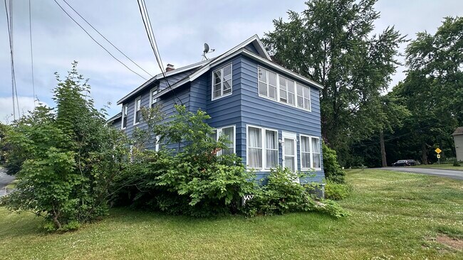 Recepción - 1817 Hillside Ave