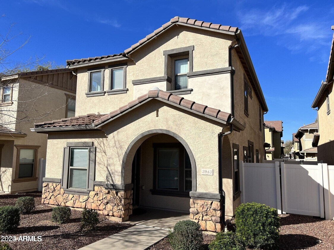 Foto principal - 3943 E Jasper Dr
