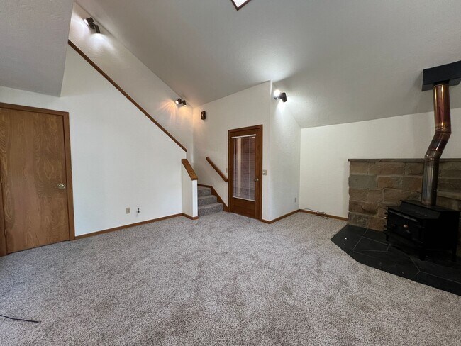 Building Photo - 6848e