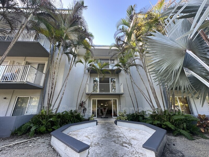 Foto principal - 7403 SW 82nd St