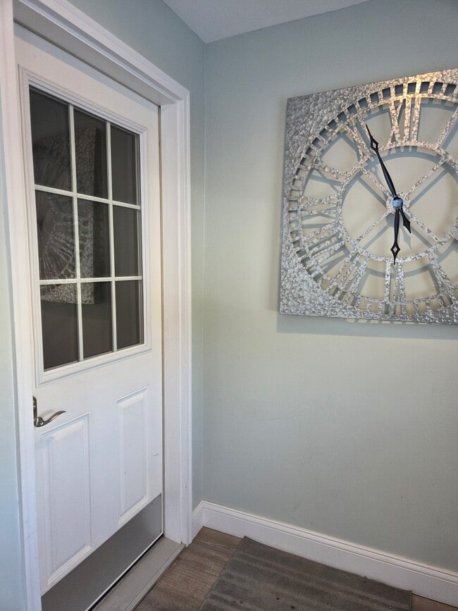 Building Photo - 56 Ellington Ave