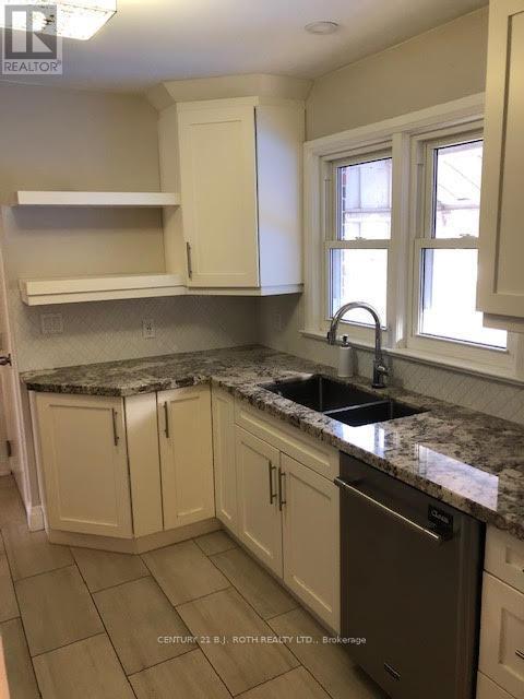 Building Photo - 133 Cook St