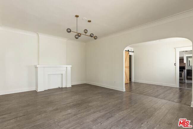 Building Photo - 1553 N Stanley Ave